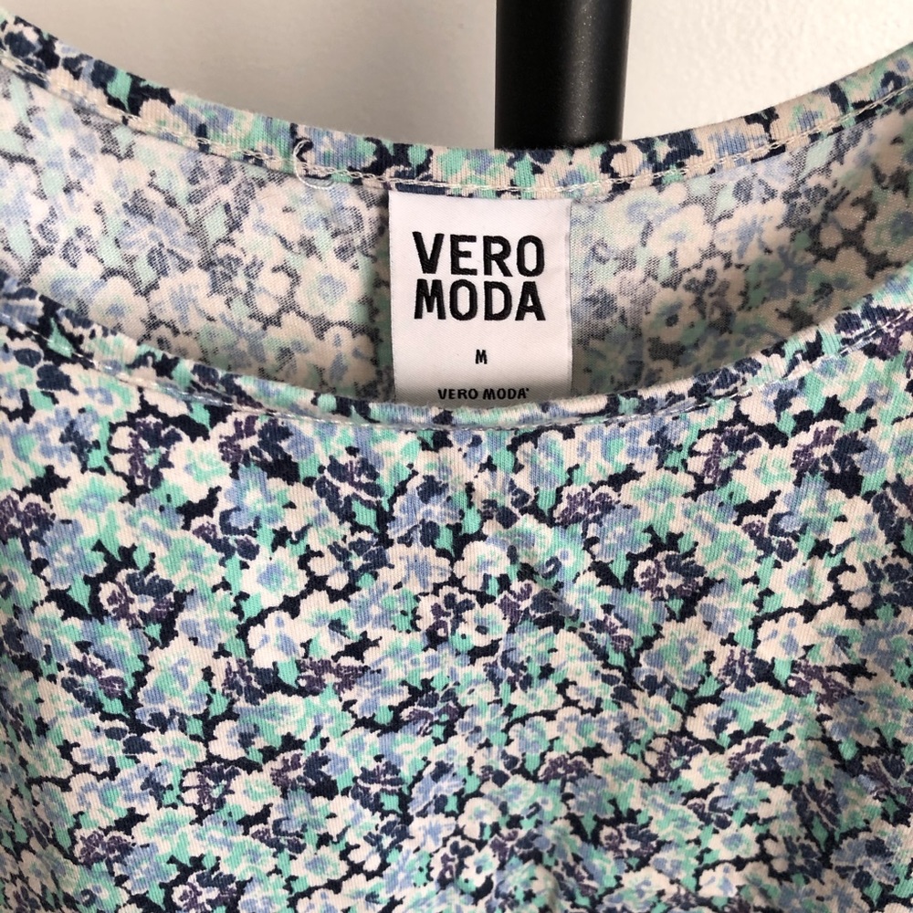 🌈Flower pattern Tank Top🌈 - Picture 2 of 3